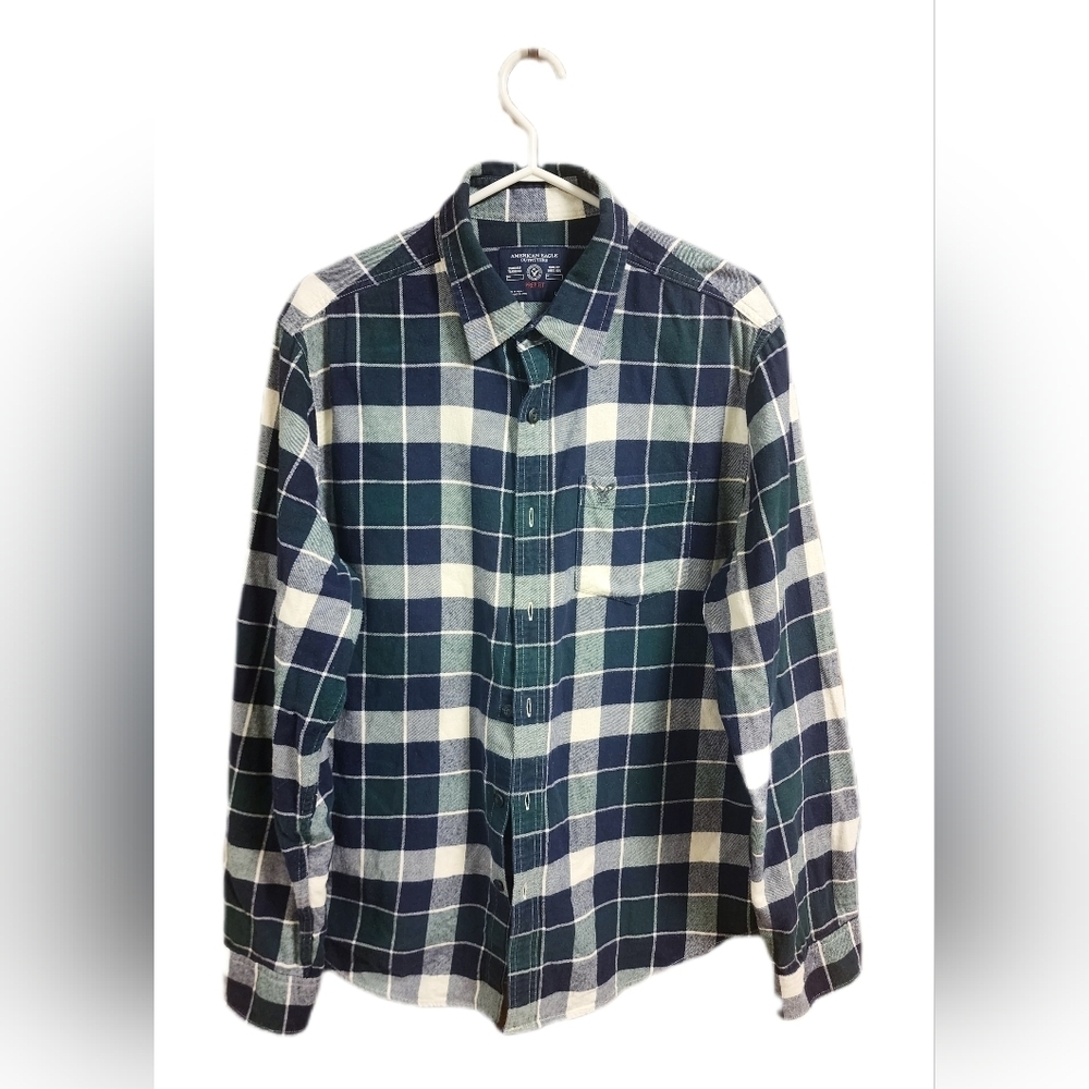 American eagle men’s plaid flannel button up shirt size small